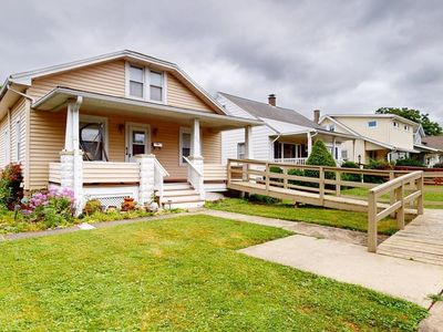 407 Russell Ave