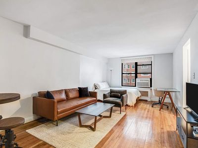 305 E 72nd St APT 4CN
