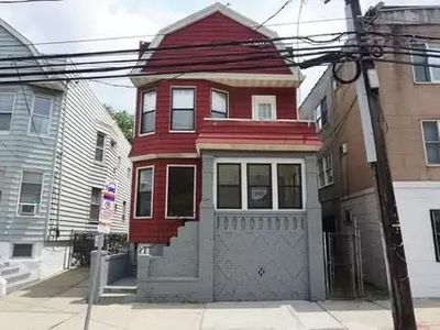 852 W Side Ave