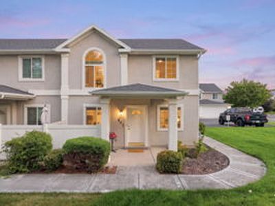 803 W Brookside Ct