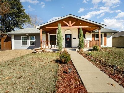 805 Greenbriar Dr