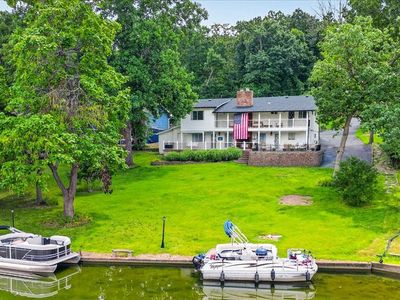 3661 S Lakeshore Dr