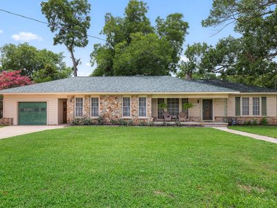 404 W Tom Green St