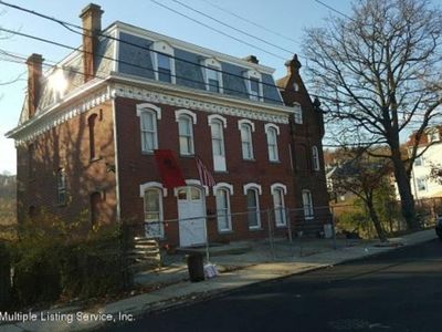 21 Court St