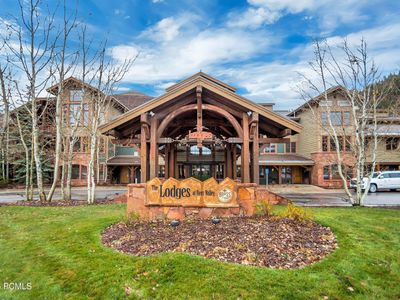 2900 E Deer Valley Dr