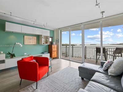 770 NE 69th St APT 5E