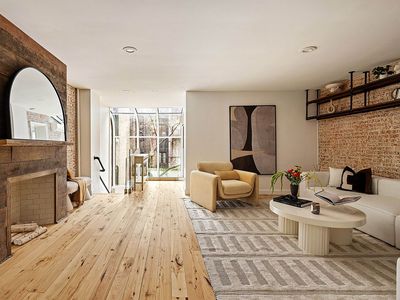 108 W 69th St Unit 2/4