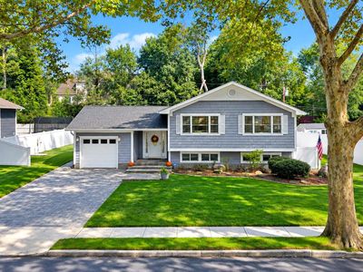 4 Salisbury Drive N