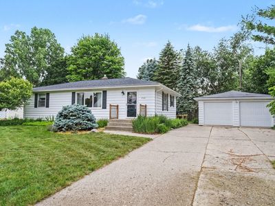 2162 Finsbury Ln NW