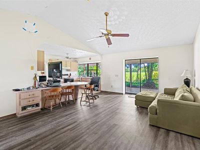 2001 SW Driftwood St