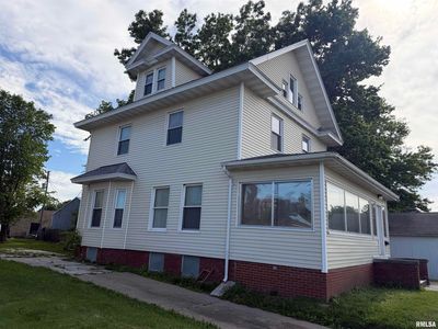 215 W Washington St