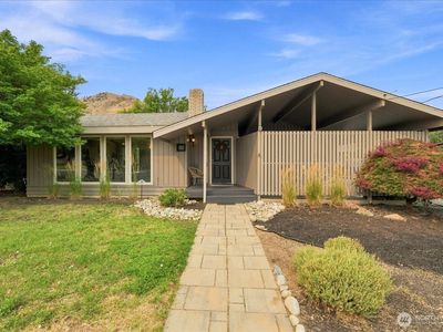 12 N Western Avenue
