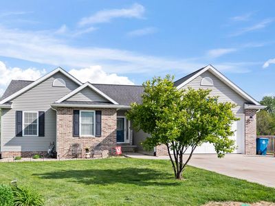 212 Hillcrest Dr