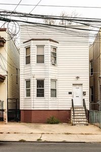 146 Stevens Ave
