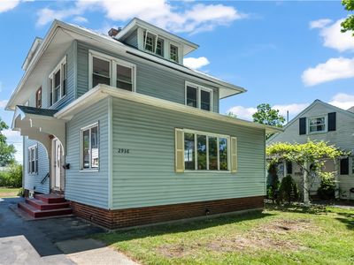 2936 Lake Ave
