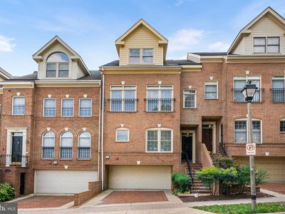 1588 N Colonial Ter