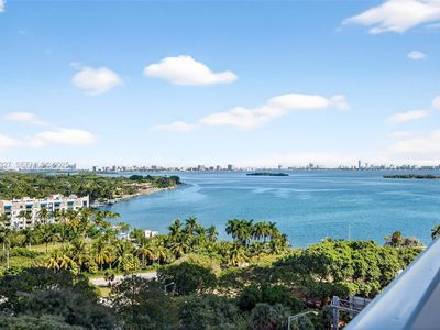 601 NE 36th St APT 1101