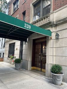 320 W 89th St APT 3A