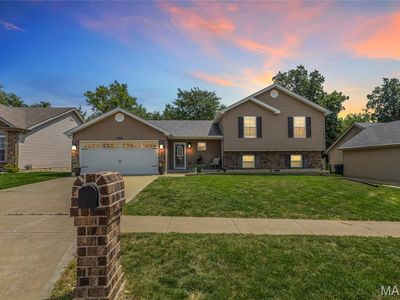 527 Sceptre Rd