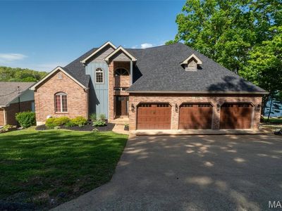 586 W Capri Dr
