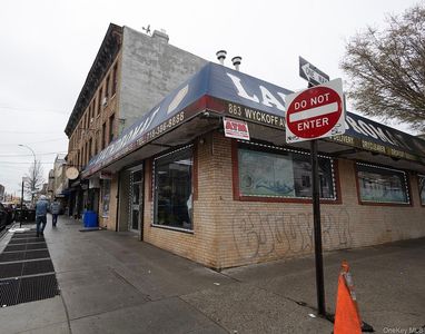 883 Wyckoff Ave Floor 1