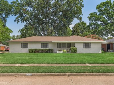 2401 Waverly Dr