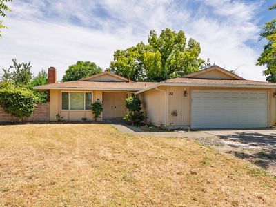 72 Lochmoor Cir