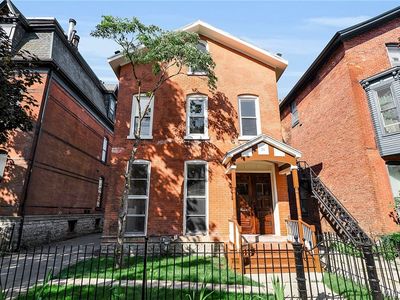 30 Whitney Pl