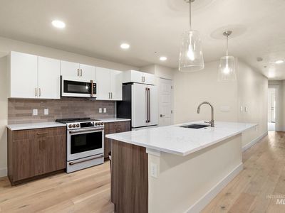 805 N Roosevelt St #102