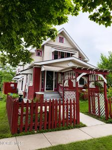 823 Clay Ave