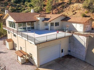 17833 Skyline Dr