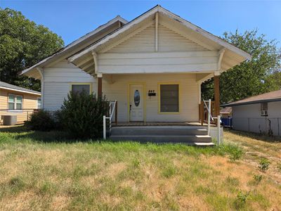 Property at 507 Orchard St, Bowie, TX