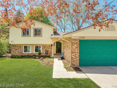 4749 Parkridge Dr