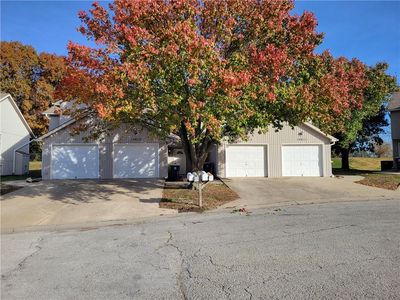 10611-10617 N Locust Ct