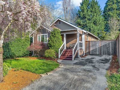 1208 W McLoughlin Blvd