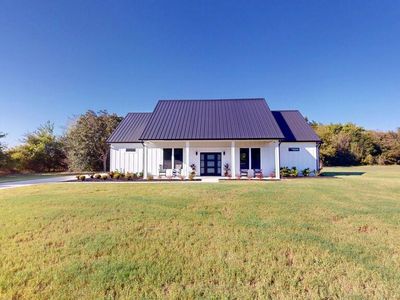 212 Country Ln