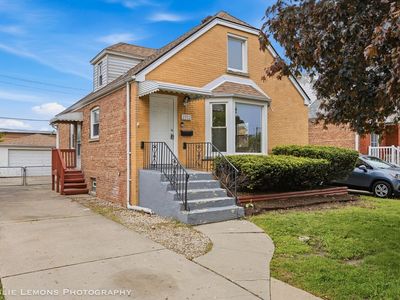 2332 Leyden Ave
