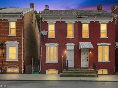 121 S West St
