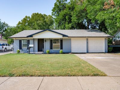 202 E Kenwood Dr