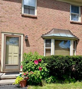 200 Williamsburg Court