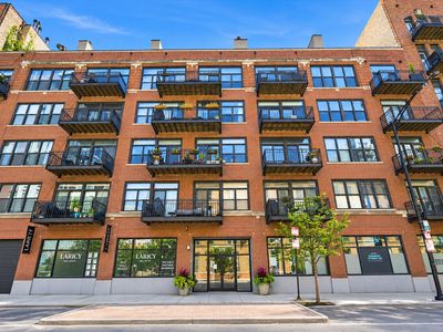 375 W Erie St APT 412