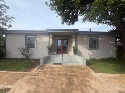 216 E 4th St