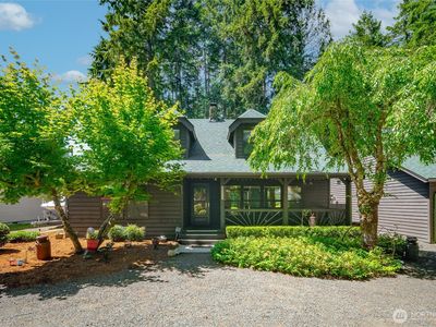 211 E Aycliffe Drive