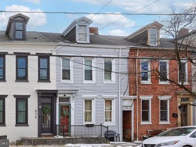 656 Walnut St