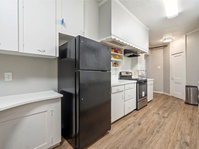 201 W 31st St APT B