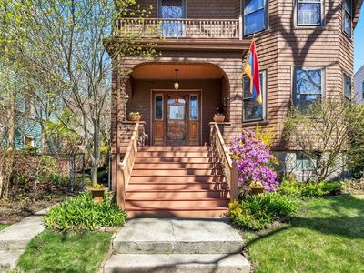 3 Moultrie St