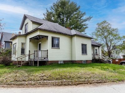 42 Circle St