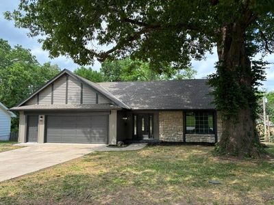 6807 Lakeshore Dr