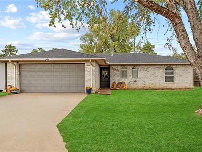 2001 E Serenade St