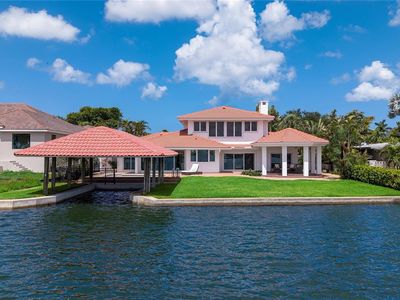 330 W Bay Dr